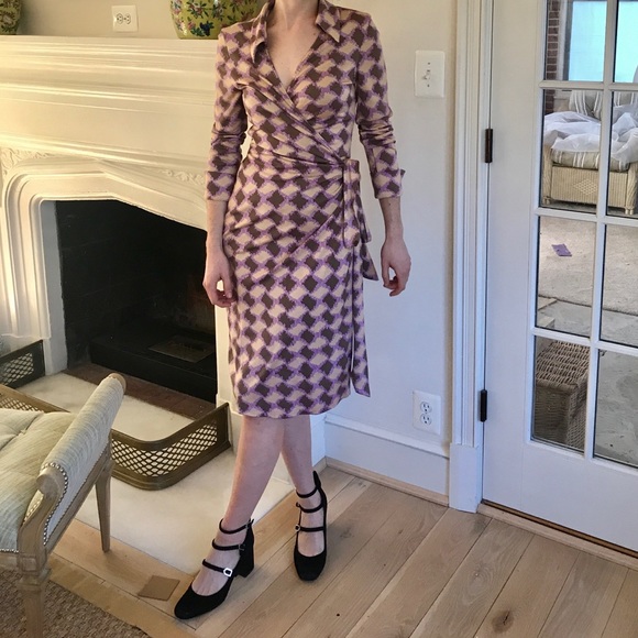 Diane Von Furstenberg Dresses & Skirts - Diane von Furstenberg lilac + beige wrap dress